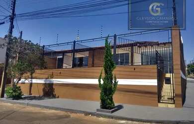 Imagem: A casa possui 3 Dormitórios, 2 Banheiros, 250m² de Área e