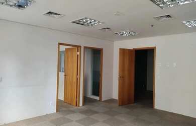 Imagem: O depósito possui 5 Vagas na garagem, 160m² de Área e está