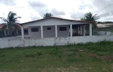 Imagem: A casa possui 4 Dormitórios, 2 Banheiros, 4 Vagas na garagem