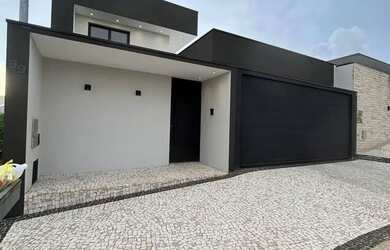 Imagem: A casa à venda possui 3 Dormitórios, 2 Banheiros, 3 Vagas