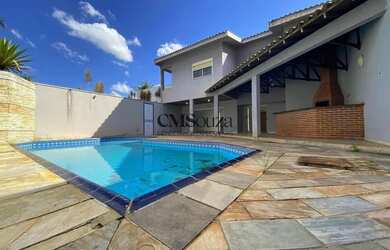 Imagem: A casa em condomínio possui 4 Dormitórios, 5 Banheiros, 4