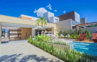 Imagem: A casa em condomínio possui 3 Dormitórios, 3 Banheiros, 2