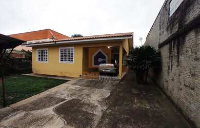 Imagem: A casa possui 2 Dormitórios, 1 Banheiro, 4 Vagas na garagem