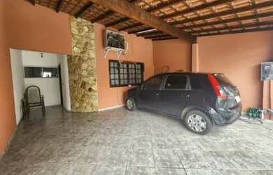 Imagem: A casa possui 2 Dormitórios, 1 Banheiro e 1 Vaga na garagem