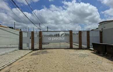 Imagem: A casa possui 3 Dormitórios, 2 Banheiros, 1 Vaga na garagem