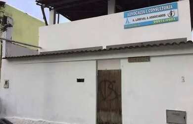 Imagem: A casa possui 3 Dormitórios, 2 Banheiros, 3 Vagas na garagem