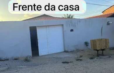 Imagem: A casa possui 2 Dormitórios, 3 Banheiros, 1 Vaga na garagem