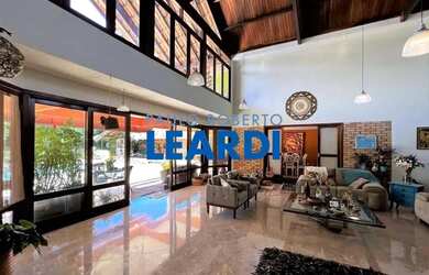 Imagem: A casa em condomínio possui 5 Dormitórios, 5 Banheiros, 5