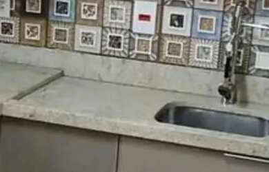 Imagem: A casa à venda possui 2 Dormitórios, 3 Banheiros, 1 Vaga na