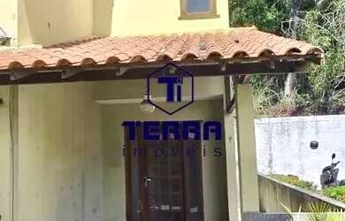 Imagem: A casa possui 2 Dormitórios, 2 Banheiros, 2 Vagas na garagem