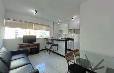 Imagem: O apartamento possui 1 Dormitório, 1 Banheiro, 1 Vaga na garagem