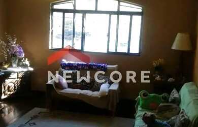 Imagem: A casa possui 4 Dormitórios, 4 Banheiros, 2 Vagas na garagem