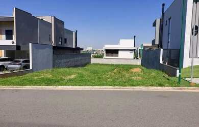 Imagem: O terreno possui 420m² de Área e está localizado em Loteamento