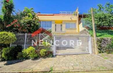 Imagem: A casa possui 3 Dormitórios, 4 Banheiros, 3 Vagas na garagem