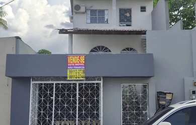 Imagem: A casa possui 4 Dormitórios, 3 Banheiros e 1 Vaga na garagem