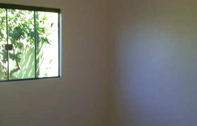 Imagem: A casa possui 3 Dormitórios, 2 Banheiros, 1 Vaga na garagem