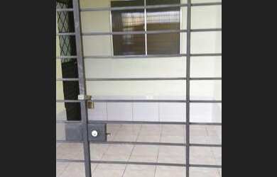 Imagem: A casa possui 2 Dormitórios, 1 Banheiro e 1 Vaga na garagem