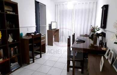 Imagem: O apartamento possui 1 Dormitório, 1 Banheiro, 1 Vaga na garagem