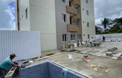 Imagem: O apartamento possui 2 Dormitórios, 1 Banheiro, 1 Vaga na garagem