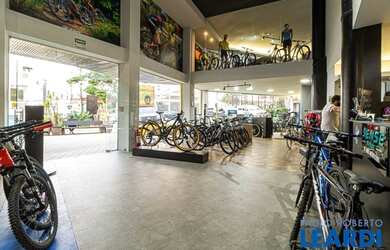 Imagem: O depósito possui 2 Vagas na garagem, 92m² de Área e está