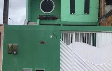 Imagem: A casa possui 2 Dormitórios, 1 Banheiro e 1 Vaga na garagem