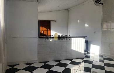 Imagem: A casa possui 1 Dormitório, 1 Banheiro, 1 Vaga na garagem