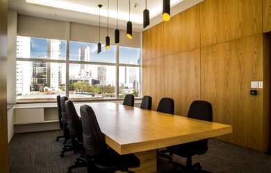 Imagem: O depósito possui 3 Vagas na garagem, 10m² de Área e está