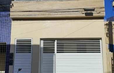 Imagem: A casa possui 2 Dormitórios, 2 Banheiros, 1 Vaga na garagem