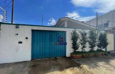 Imagem: A casa e possui Dormitórios, Suítes, Banheiros, 450-0m²