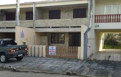 Imagem: A casa possui 3 Dormitórios, 3 Banheiros, 2 Vagas na garagem