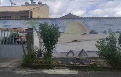 Imagem: A casa possui 4 Dormitórios, 1 Banheiro, 245m² de Área e