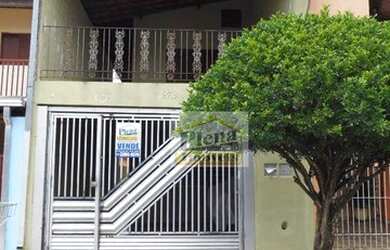 Imagem: A casa possui 3 Dormitórios, 2 Banheiros, 2 Vagas na garagem