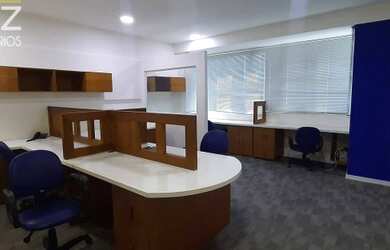 Imagem: O depósito possui 1 Vaga na garagem, 71m² de Área e está