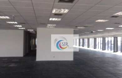 Imagem: O depósito possui 5 Vagas na garagem, 1.350m² de Área e