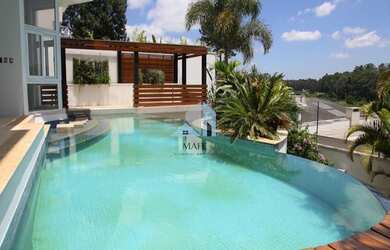 Imagem: A casa possui 4 Dormitórios, 5 Banheiros, 5 Vagas na garagem