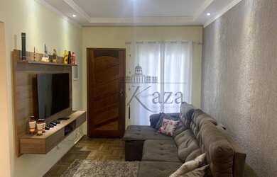 Imagem: A casa possui 2 Dormitórios, 1 Banheiro, 2 Vagas na garagem