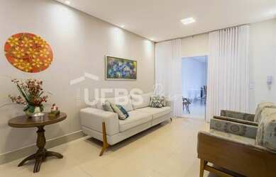 Imagem: A casa possui 3 Dormitórios, 4 Banheiros, 2 Vagas na garagem