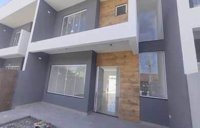 Imagem: A casa possui 3 Dormitórios, 3 Banheiros, 2 Vagas na garagem