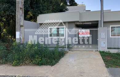 Imagem: A casa possui 2 Dormitórios, 1 Banheiro, 2 Vagas na garagem