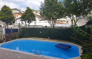 Imagem: A casa e possui 3 Dormitórios, Suítes, 3 Banheiros, 4 Vagas