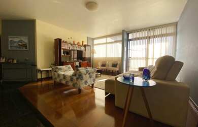 Imagem: O apartamento possui 3 Dormitórios, 1 Banheiro, 200m² de Área