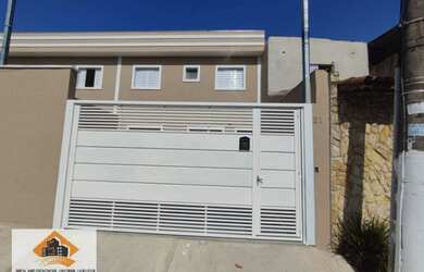 Imagem: A casa possui 2 Dormitórios, 1 Banheiro, 2 Vagas na garagem