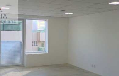 Imagem: O depósito possui 1 Vaga na garagem e 49m² de Área e está