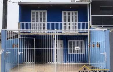 Imagem: A casa possui 3 Dormitórios, 3 Banheiros, 3 Vagas na garagem