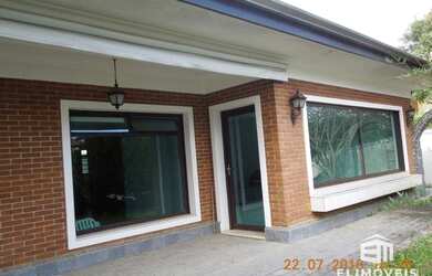 Imagem: A casa em condomínio possui 3 Dormitórios, 1 Banheiro, 4 Vagas