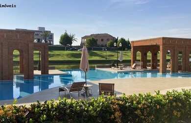 Imagem: O terreno possui 1.800m² de Área e está localizado em Centro