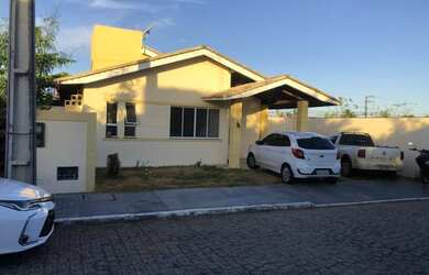 Imagem: A casa em condomínio possui 4 Dormitórios, 2 Banheiros, 3