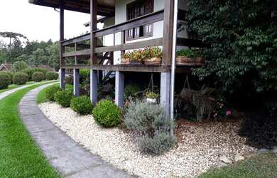 Imagem: A casa possui 2 Dormitórios, 1 Banheiro, 2 Vagas na garagem