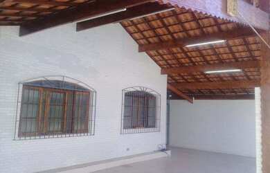 Imagem: A casa possui 5 Dormitórios, 3 Banheiros, 4 Vagas na garagem