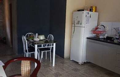 Imagem: A casa possui 4 Dormitórios, 3 Banheiros, 5 Vagas na garagem